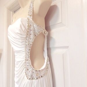 🆕Jazzy Contour Dress size 12 💃Beautiful white satin dress light & flowing